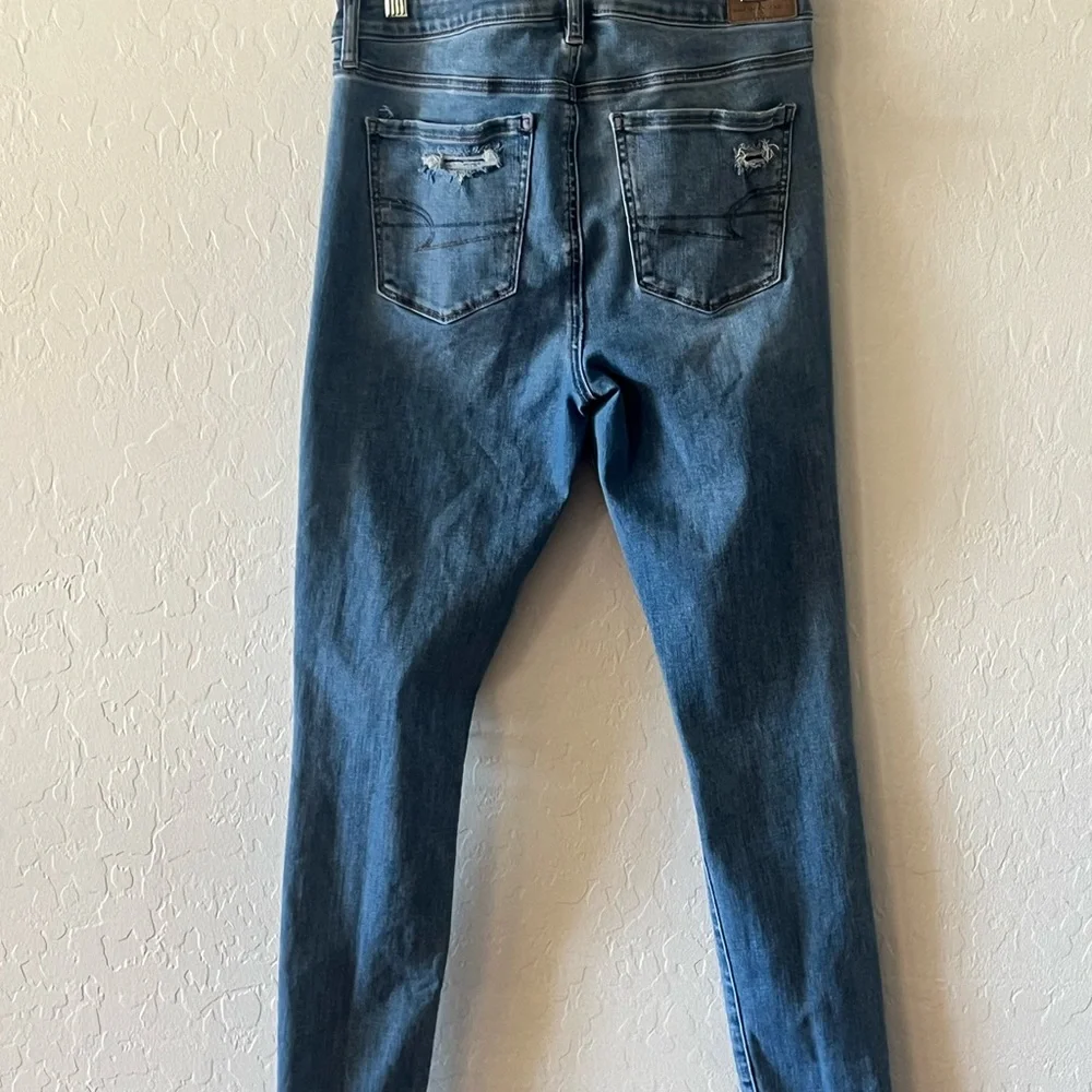 American Eagle Outfitters Light Blue Distressed Jeans - Picture 4 of 4
